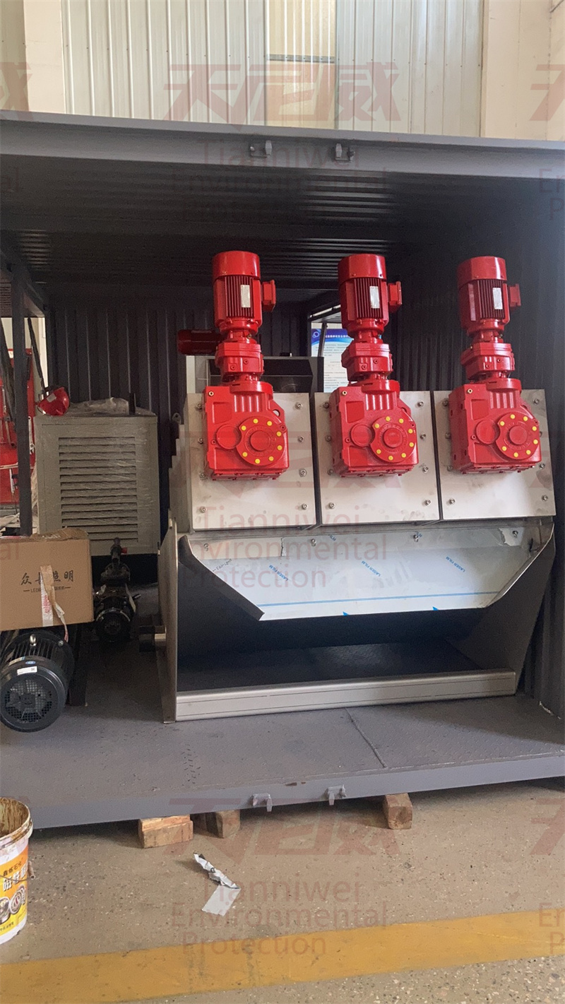 移動(dòng)污泥脫水車(chē)，重塑河道清淤新生態(tài)！